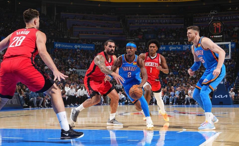 bt, 领先雷霆, 亚当斯高举 bt, 领先雷霆, 亚当斯高举